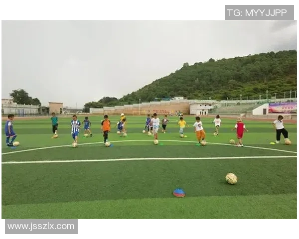 深圳宝踢足球明星引领青少年足球热潮助力城市体育发展新篇章